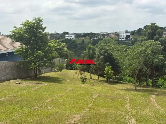 Terreno à Venda no Condomínio Mirante do Vale - Jacareí