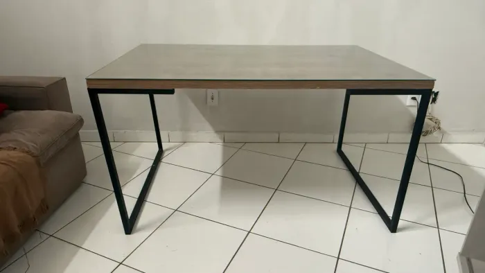 Mesa com vidro