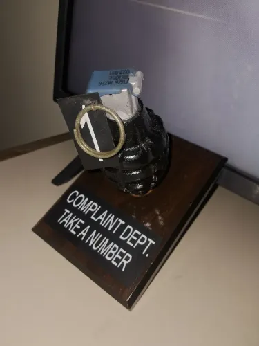 Item decorativo para dar humor ao seu escritório - 15 cm x 10 cm x 12,5 cm