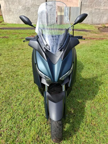 XMax 250 2023, estado de zero, com 6500 km rodados