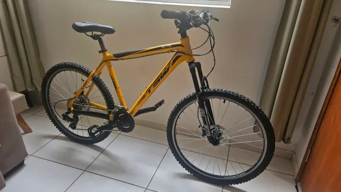 Bicicleta MTB TSW Elite - Freio Hidráulico e Peças Shimano - Ótimo Estado
