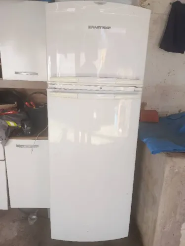 Geladeira Frost Free Não tá Gelando! Leia a Descrição!!!