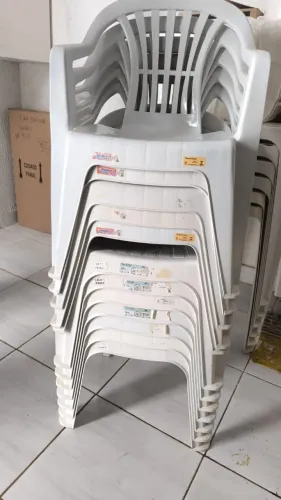 Cadeiras de plástico brancas tipo poltrona 15 por 500,00