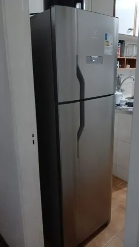 Geladeira Electrolux DFX41 Inox, 1 ano de uso