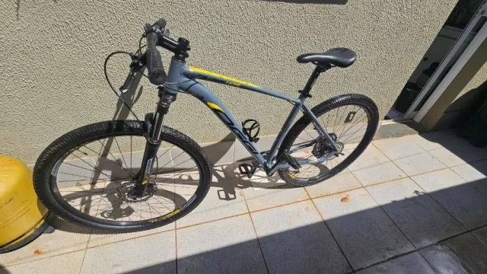 BICLETA OGGI 29 HACKER HDS ESSA 8V 2025
