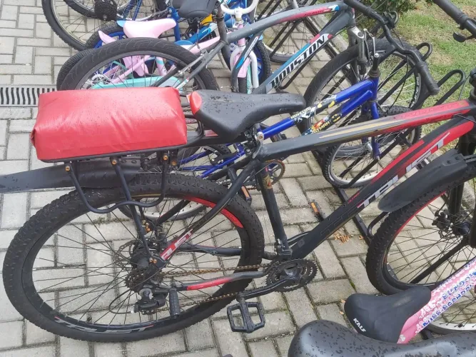 Bicicleta aro 29 vermelha com preto