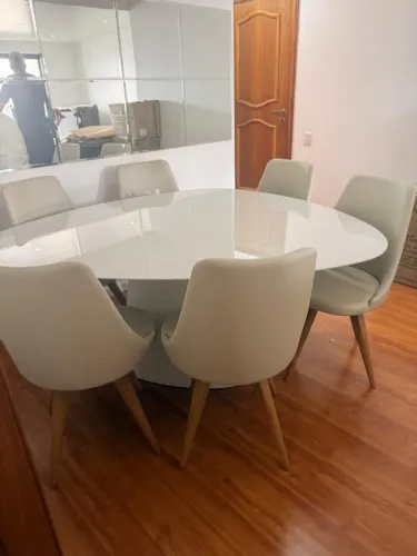 Mesa de jantar orgânica com 6 cadeiras