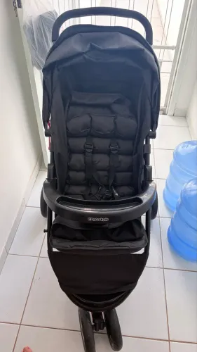 Carinho de bebê cosco
