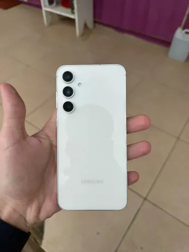 Samsung Galaxy S23 FE 5G (SM-S711B) - Branco - 256GB (Estado de Novo!)