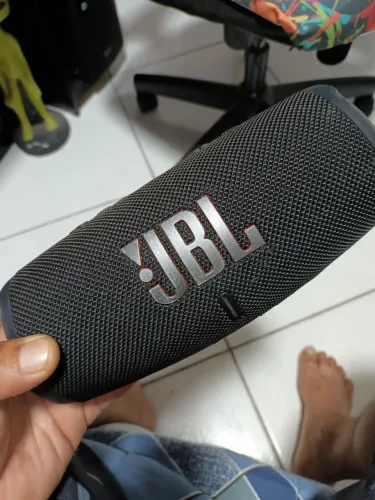 Caixa de som jbl barbada