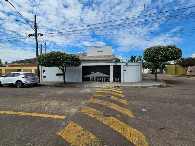 Casa com 3 dormitórios para alugar, 188 m² por R$ 4.300,00/mês - Centro - Ibiporã/PR
