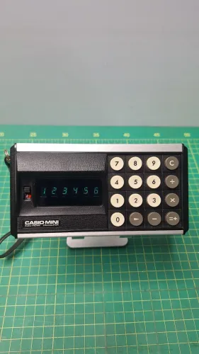 calculadora vintage Casio Mini anos 70 funcionando