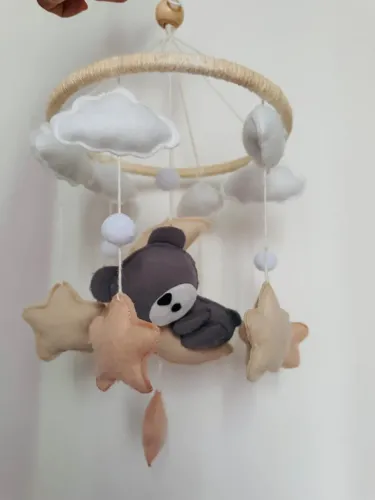 Vendo     Móbile de berço ursinho na lua em feltro - usado