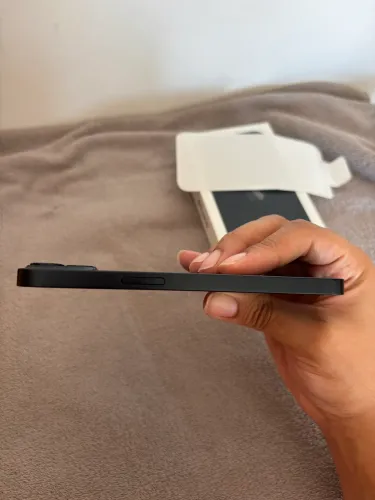 iPhone 13 em excelente estado