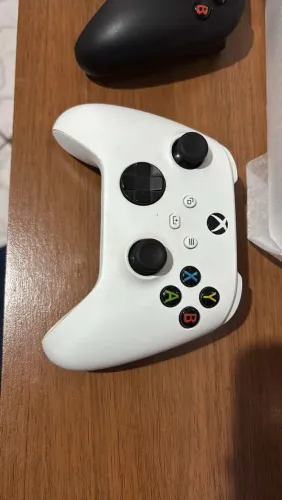 Xbox Séries S ( Red dead redemption 2) pilhas recarregáveis