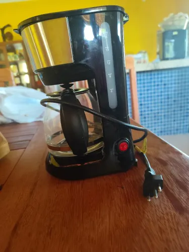 Cafeteira Amvox semi nova 
