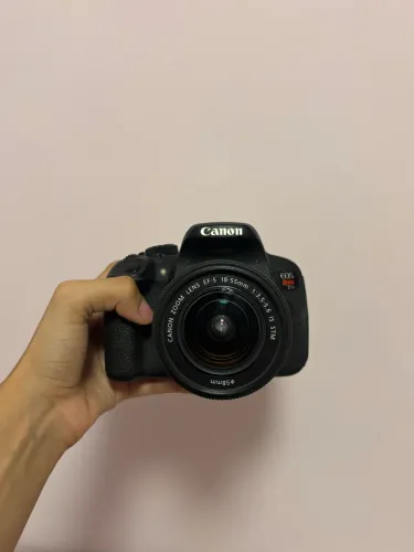 Camera Canon EOS Rebel T5i + lente 18-55mm + acessórios