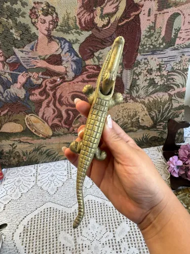Quebra nozes em bronze crocodilo raridade 