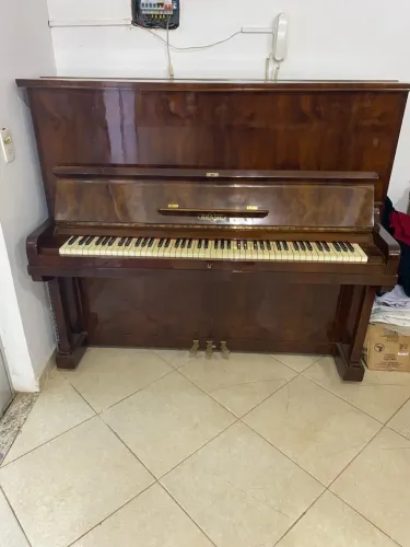 Piano Brasil Modelo de Luxo - Totalmente Restaurado Verniz em auto brilho