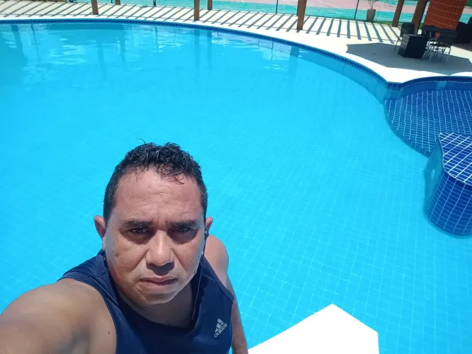 RRJ LIMPEZA E TRATAMENTO DE PISCINAS