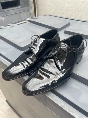 Sapato Social Masculino BOSS. Couro preto envernizado, Made in Italy.