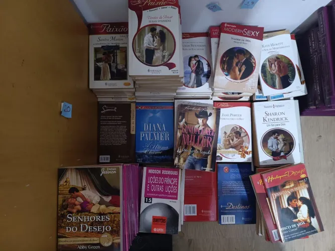 Lote 124 livros de romance. Banca Harlequin Paixão. Bianca Jéssica Desejo-Lindos