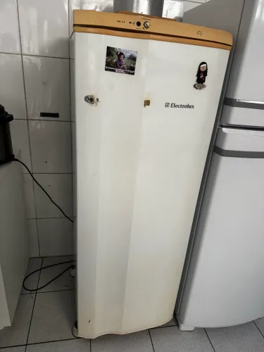 Geladeira usada eletrolux 