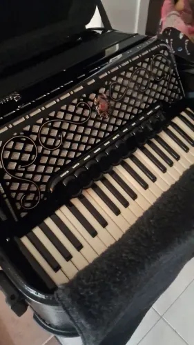 Acordeon scandalli super sexta 4S