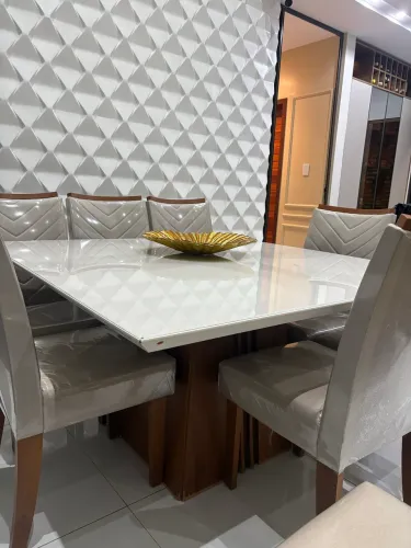 Mesa quadrada de 8 cadeiras