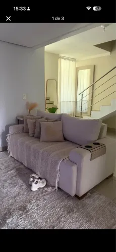 Sofá linho bege claro