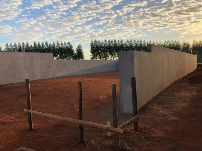Terreno à venda no condomínio Residencial Villa de León II em Piratininga -SP.