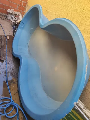 Vendo piscina mil 1000 litros polietileno ótimo estado usado duas vezes