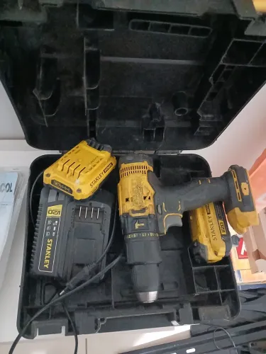 Parafusadeira Staley 20v max 2 Baterias
