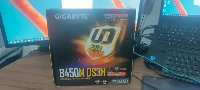 Placa-Mãe Gigabyte B450M DS3H AMD AM4 mATX DDR4