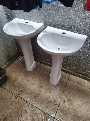 Pia com pé, Lavatório com coluna para banheiro.