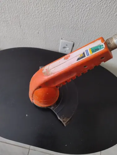 Máquina de cortar grama