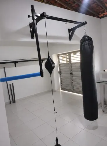 Suporte para saco de pancadas. Tudo incluso