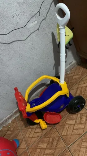 Motoquinha e cavalinho infantil