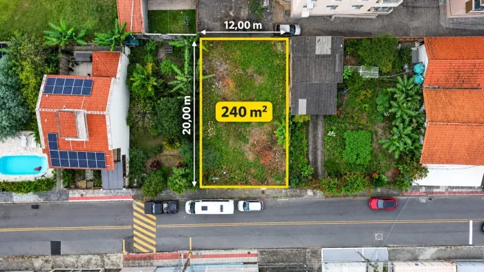 Imóvel para venda tem 240 metros quadrados em Capoeiras - Florianópolis - SC