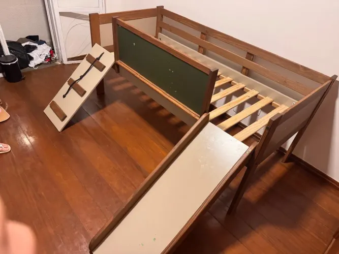 Cama Infantil de Madeira com Escadinha - Ótima Oportunidade