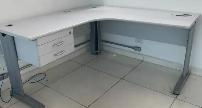 mesa l escritorio