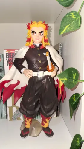 Action figure Rengoku Masterlise Demon Slayer( com caixa)