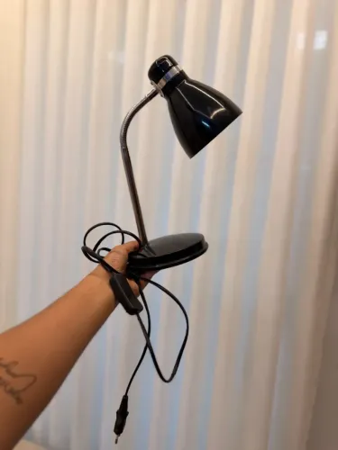 Vende-se a Luminária de Mesa Abajur das fotos