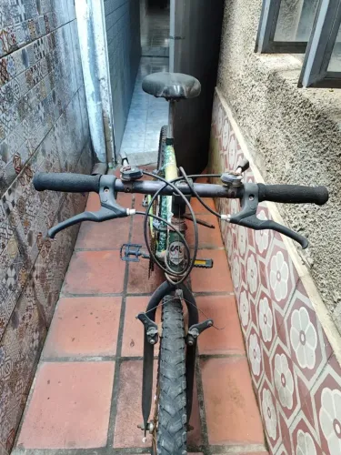 Bicicleta usada de 18 marchas