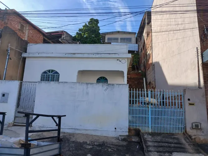Casa no bairro: Nova Vila Bretas com 3 Quarto Sala Coz. Varand Banh. A`Serv. Vaga p/3carro