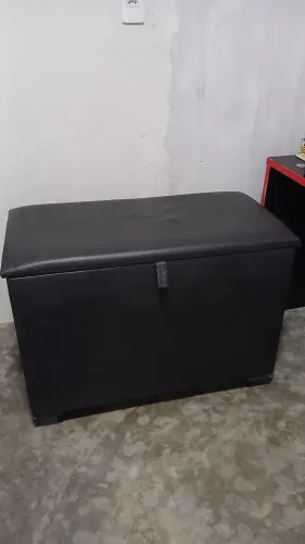 Vendo esse Lindo baú em couro...