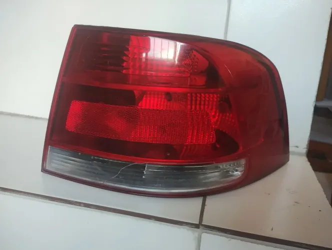 vendo Paralama e lateral Direito de Voyagem 2009