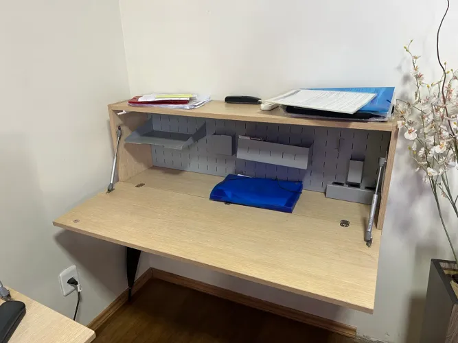 Armário Aéreo com Mesa Retrátil para Escritório - Multifuncional - Excelente Estado