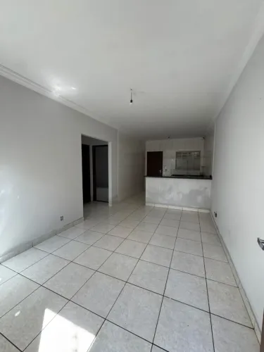 Casa no Setor Vila Cristina. Com 2 quartos, 2 vagas de garagem
