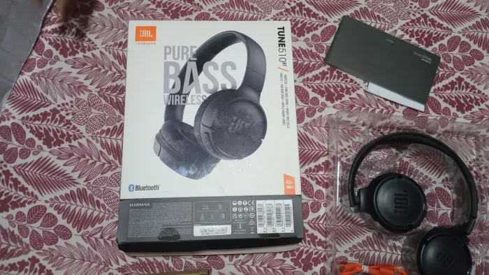 JBL Tune 510BT na cor preta.